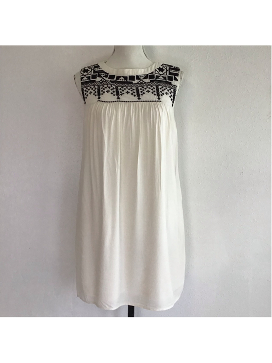 Love Fire Dresses & Skirts - Love Fire Women Elegant White & Black Embroidered Sleeveless Mini Dress M
